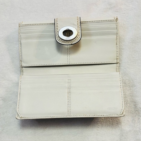 Coach Buttery Soft Leather Turn Lock Wallet EUC - Picture 7 of 15